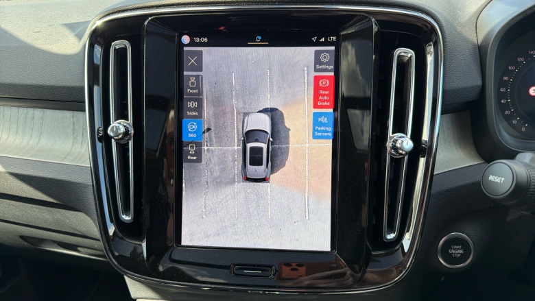 Volvo XC40 2.0 B4P Ultra Dark 5dr Auto Petrol Estate